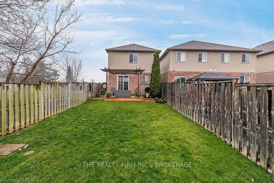 474 BRONCO Crescent photo 34