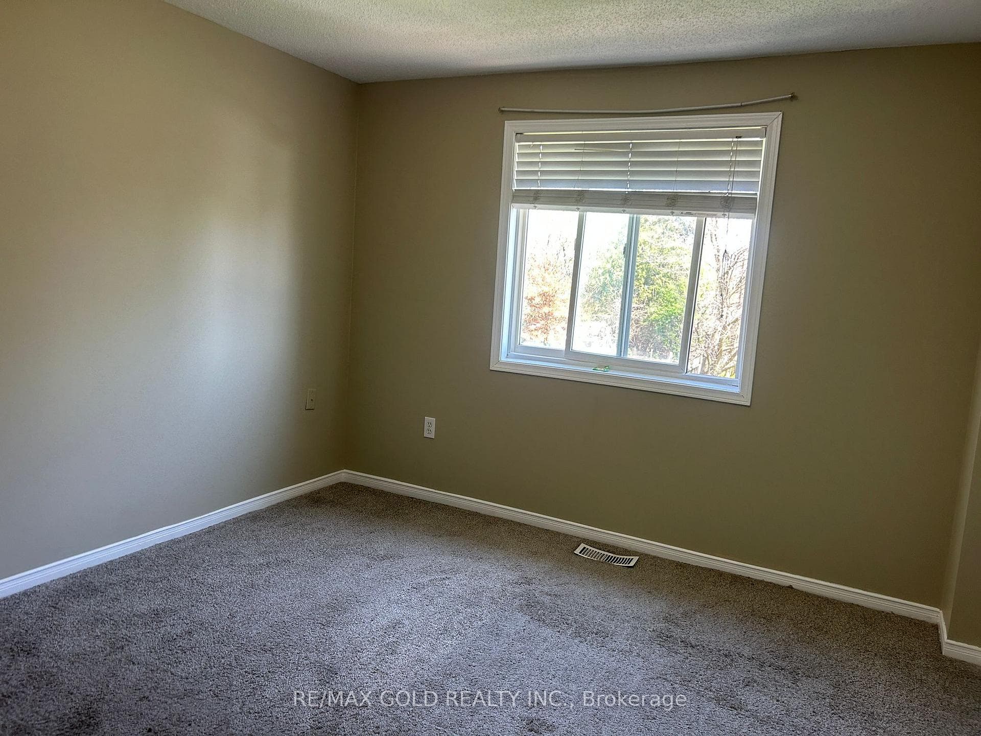 283 Newport Drive Unit Upper Level photo 25