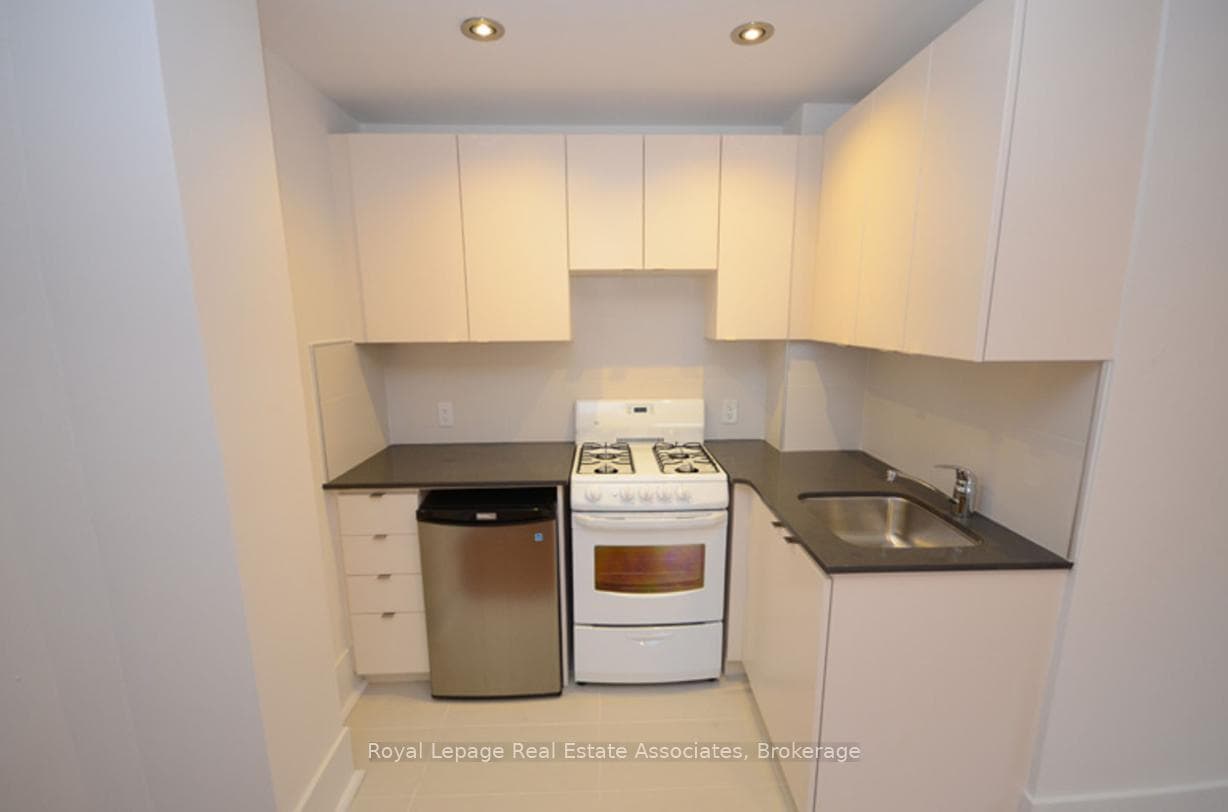 160 Huron Street Unit 402 photo 1