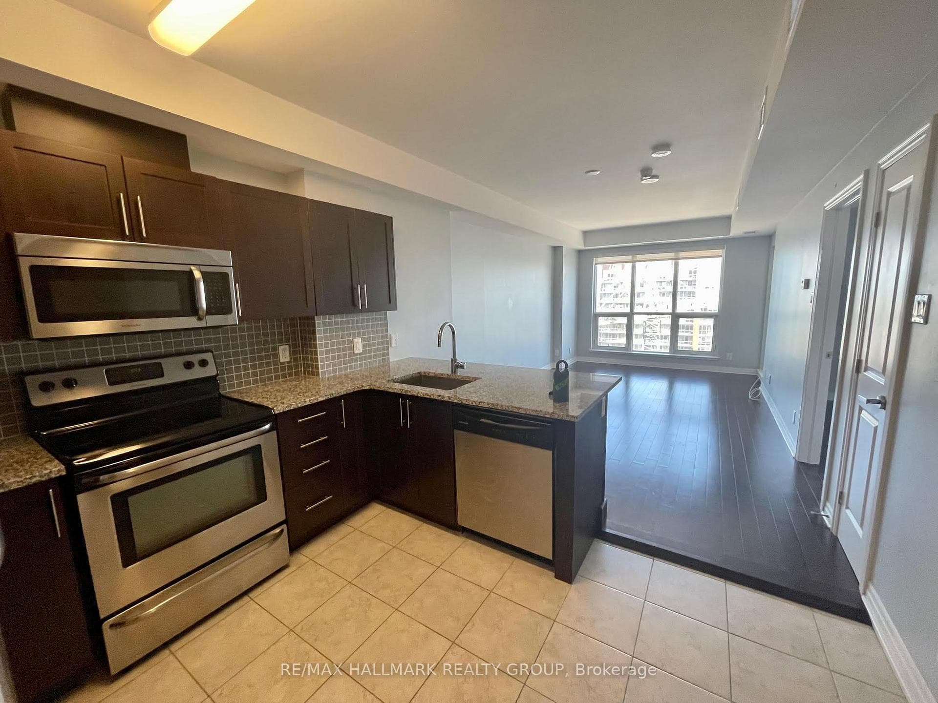 242 RIDEAU Street Unit 2105 photo 10