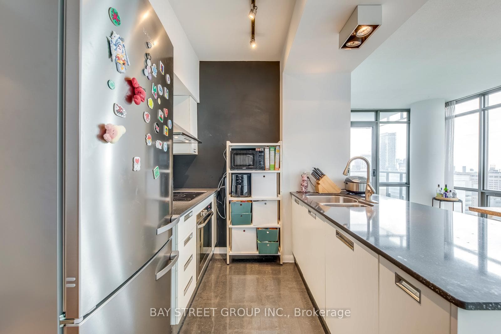 37 Grosvenor Street Unit 2902 photo 5