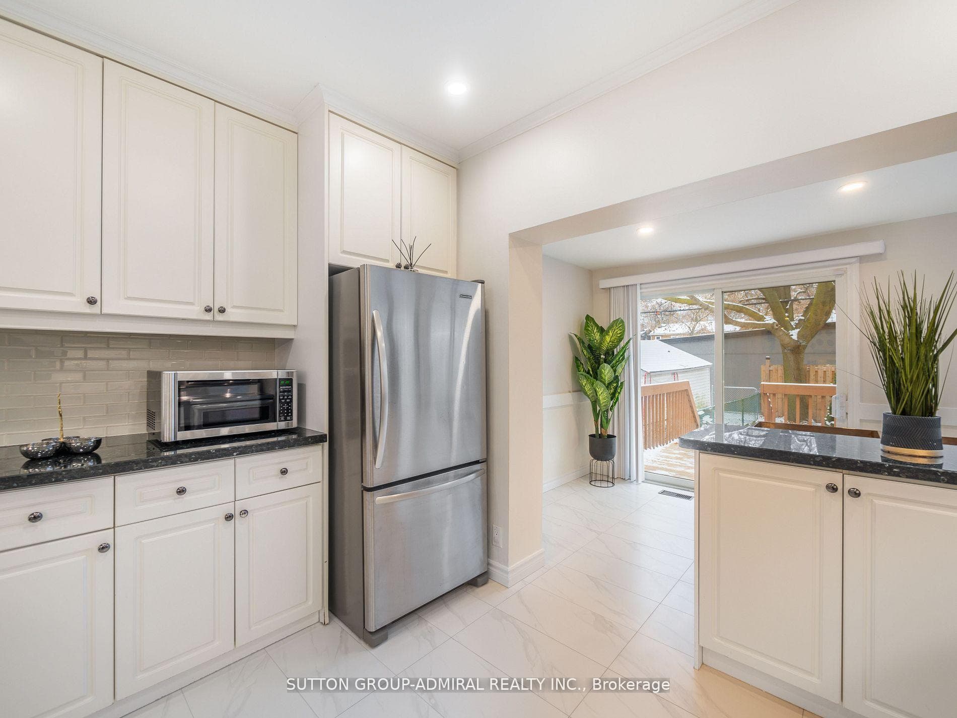 389 Davisville Avenue photo 20
