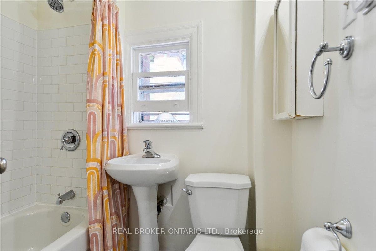 4 Piece washroom with window
