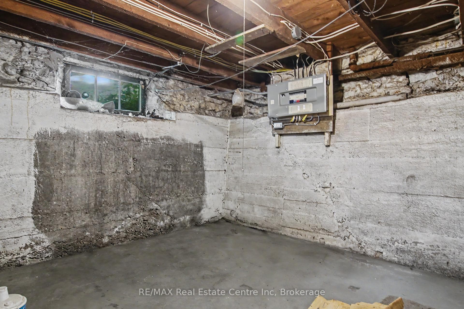 174 Neeve Street photo 38