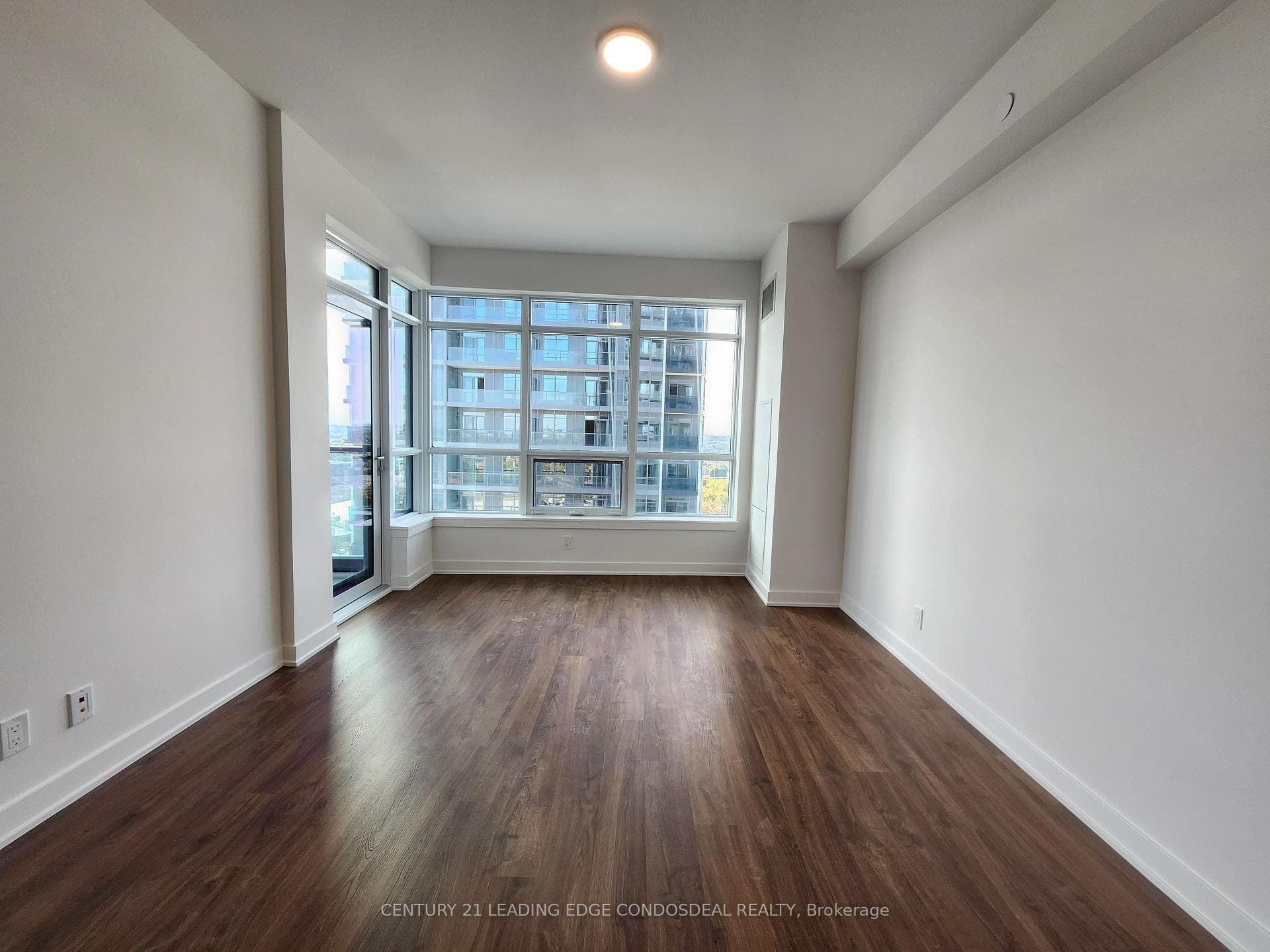 50 Upper Mall Way Unit B1402 photo 8