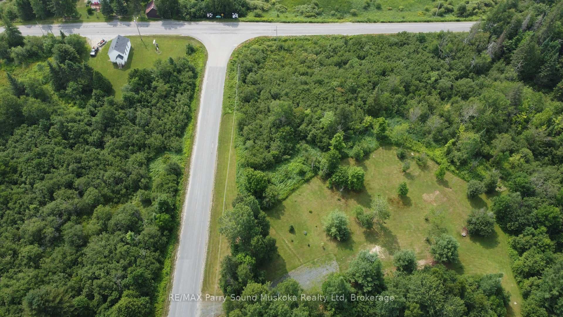 811 Centre Road photo 14