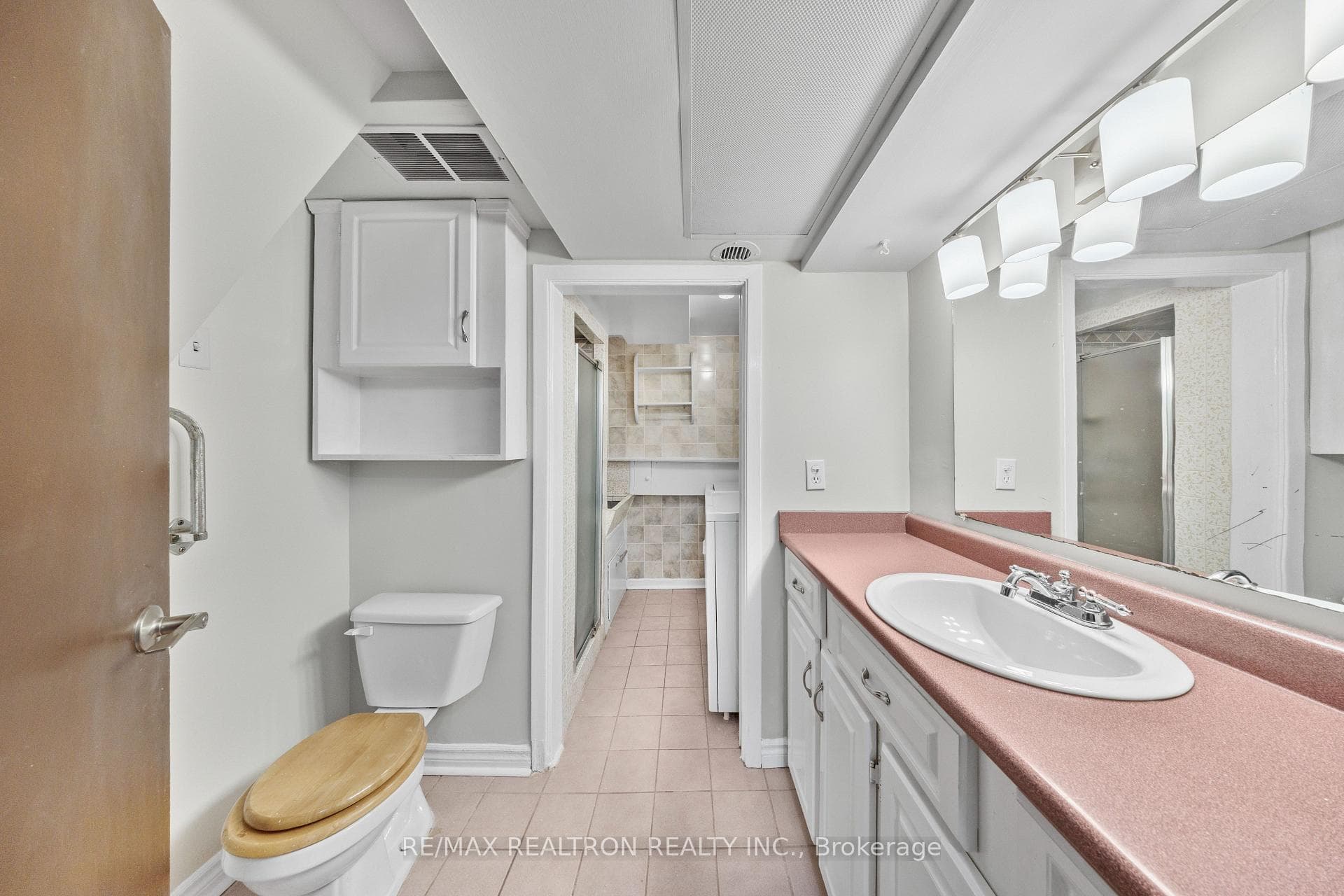 669 Annland Street photo 24