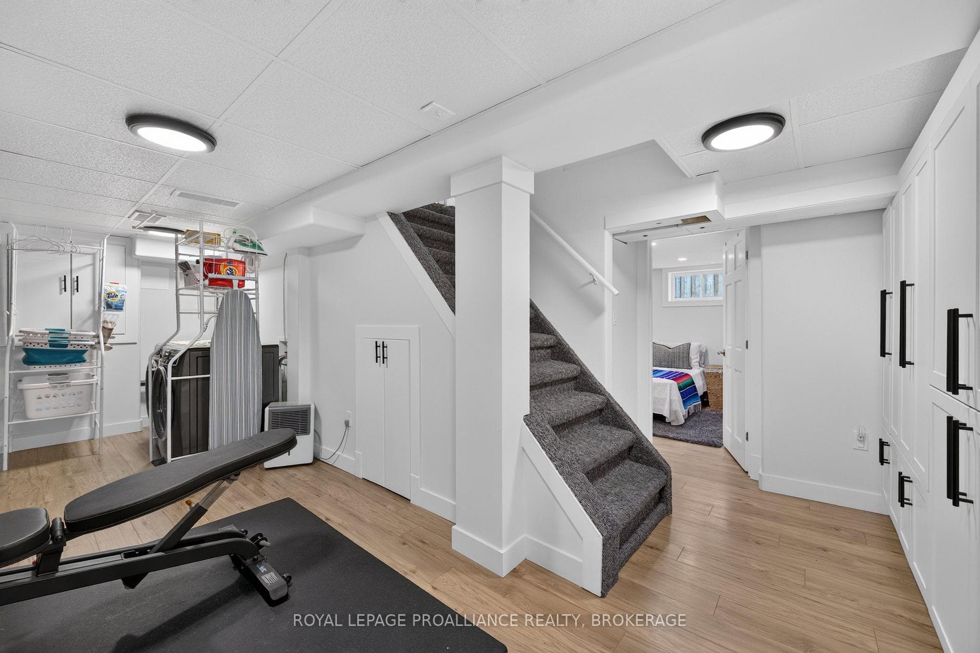 288 Yonge Street photo 25