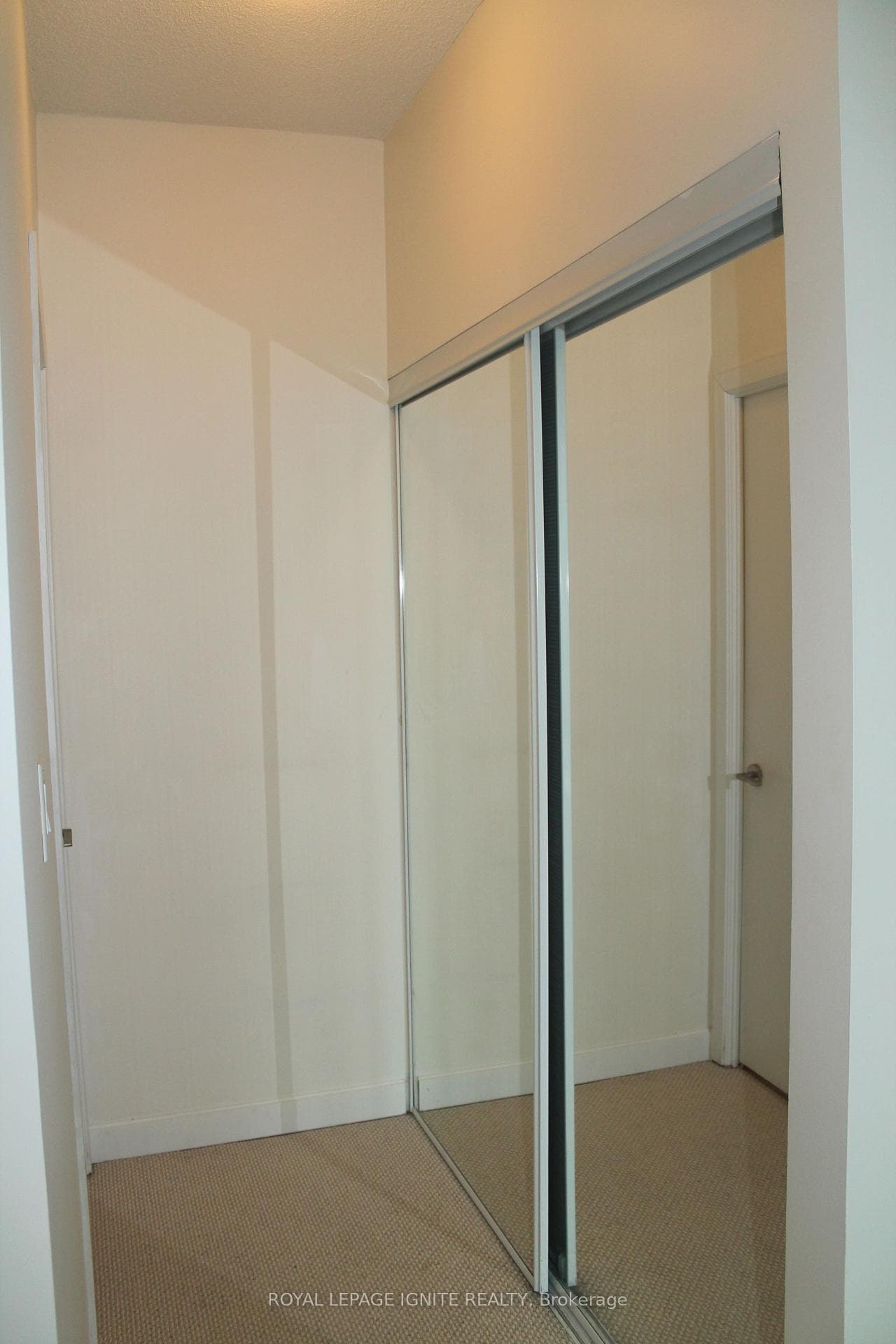 18 Harbour Street Unit 1608 photo 14