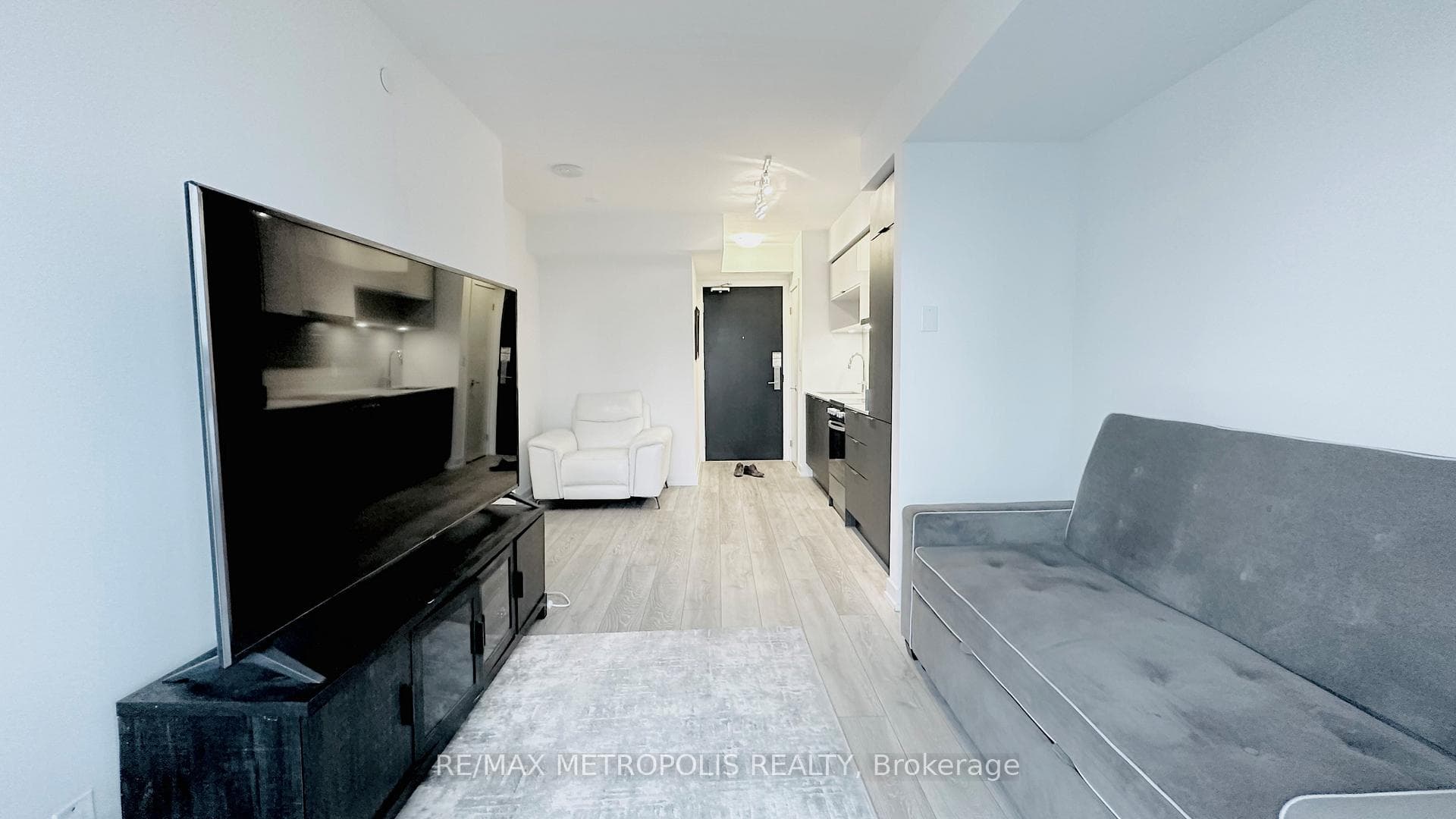 159 Wellesley Street Unit 2410 photo 2
