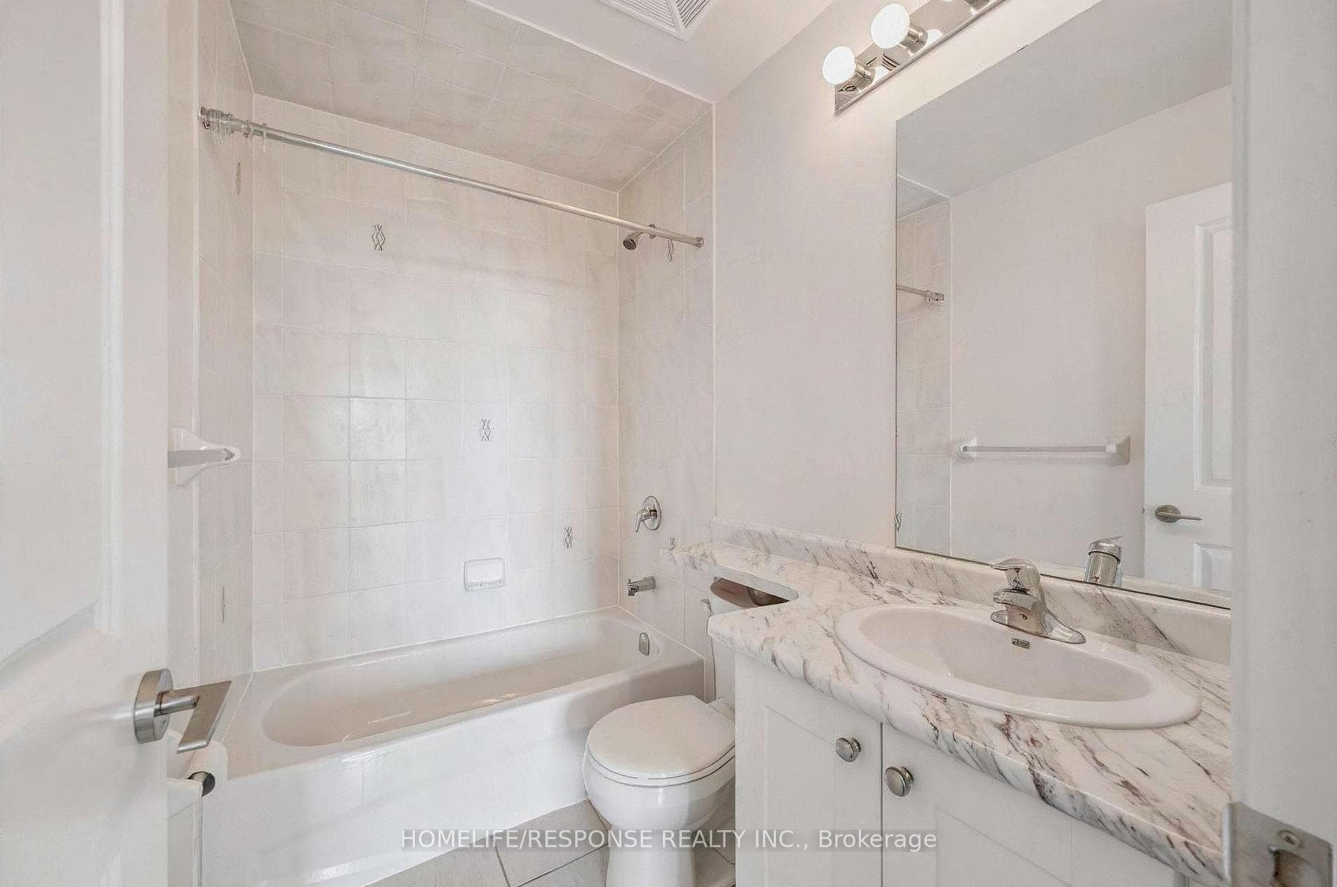 Bathroom #2 (4-Piece) 5' x 6'