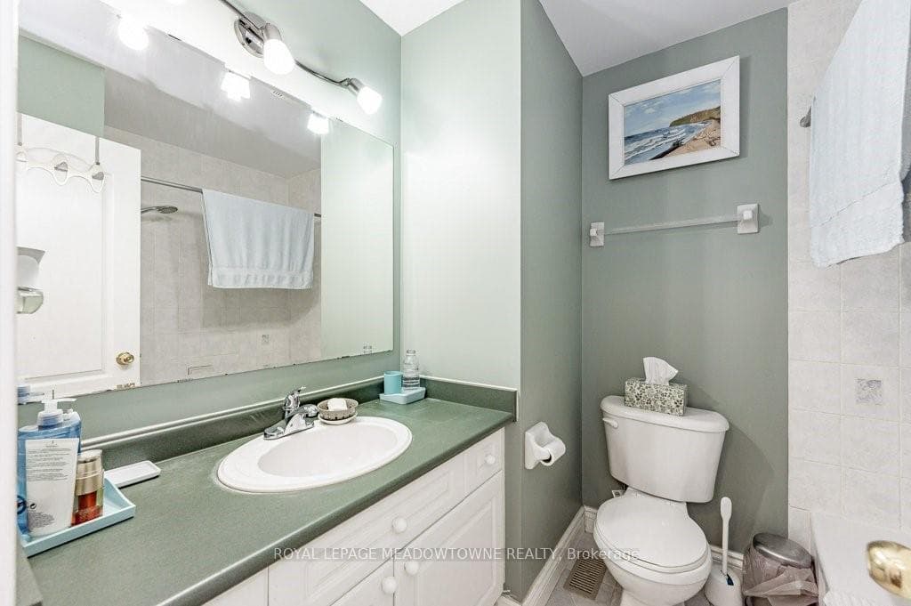381 Baverstock Crescent photo 29