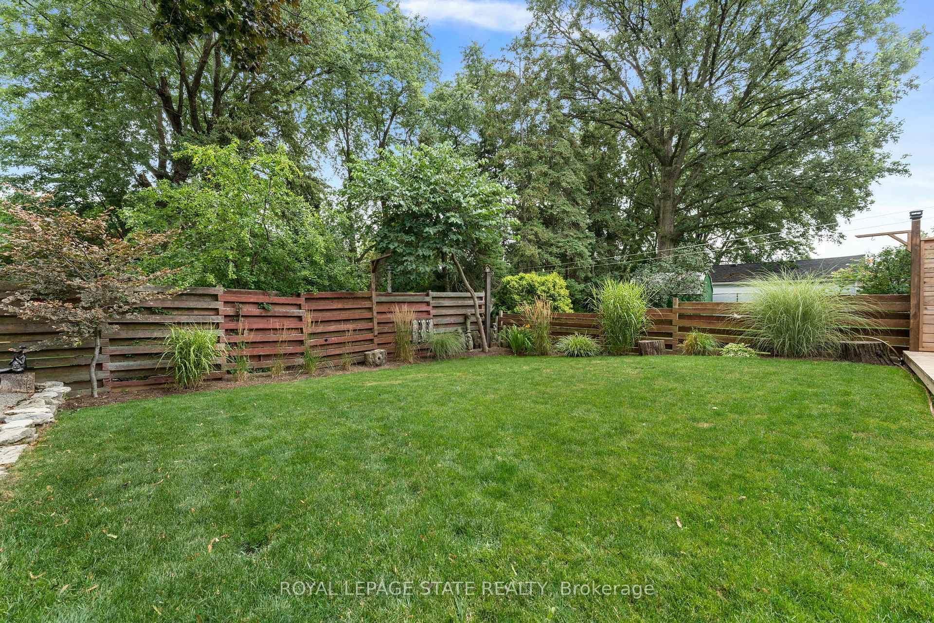 97 Briarwood Crescent photo 32