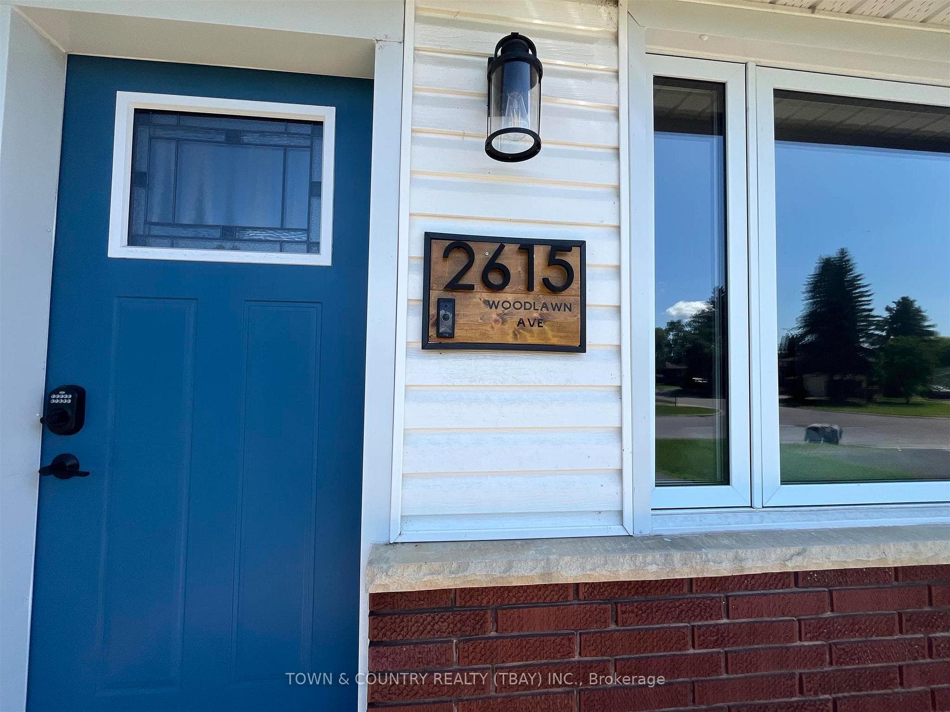 2615 Woodlawn Avenue photo 3