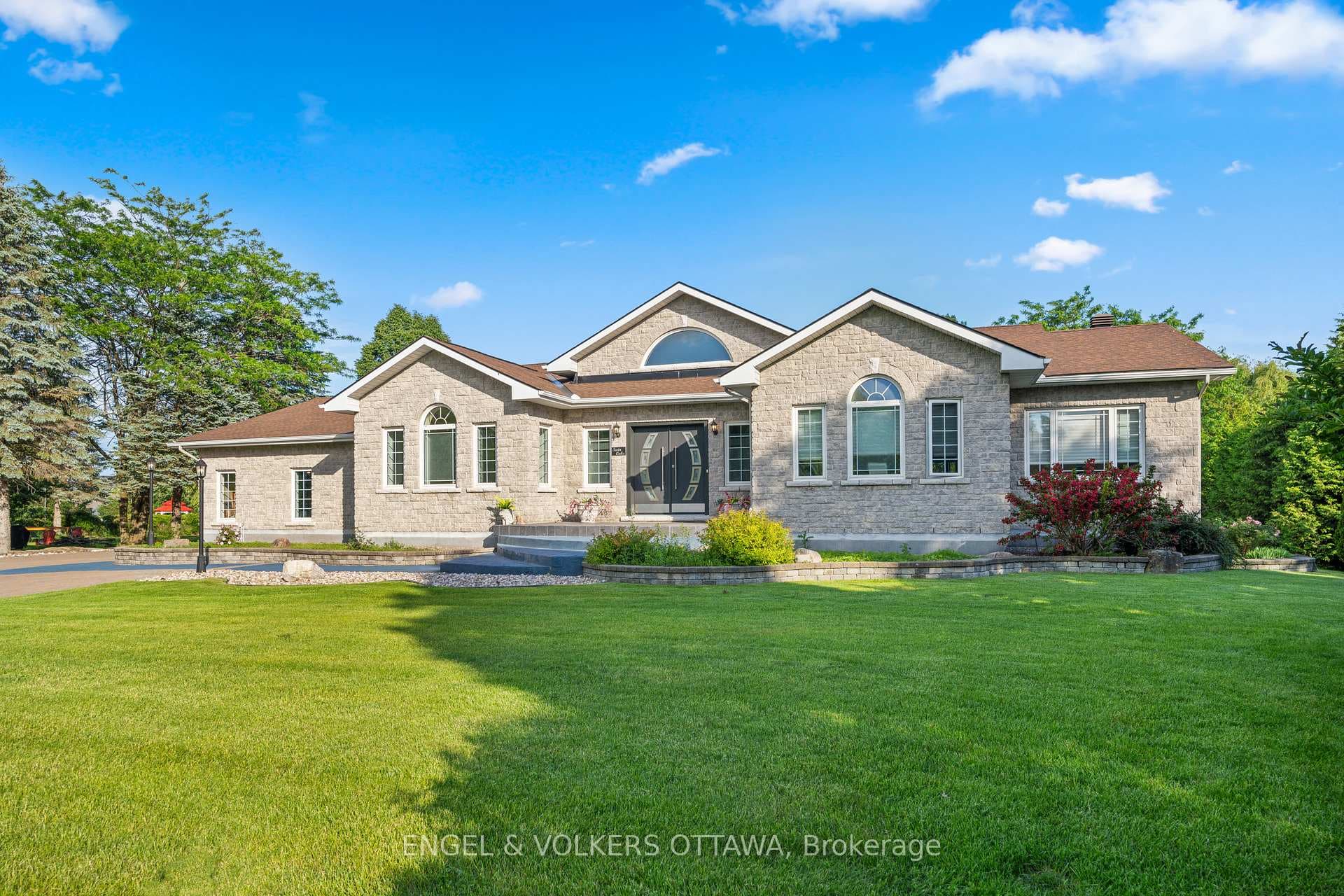 1562 Lakeshore Drive photo 5