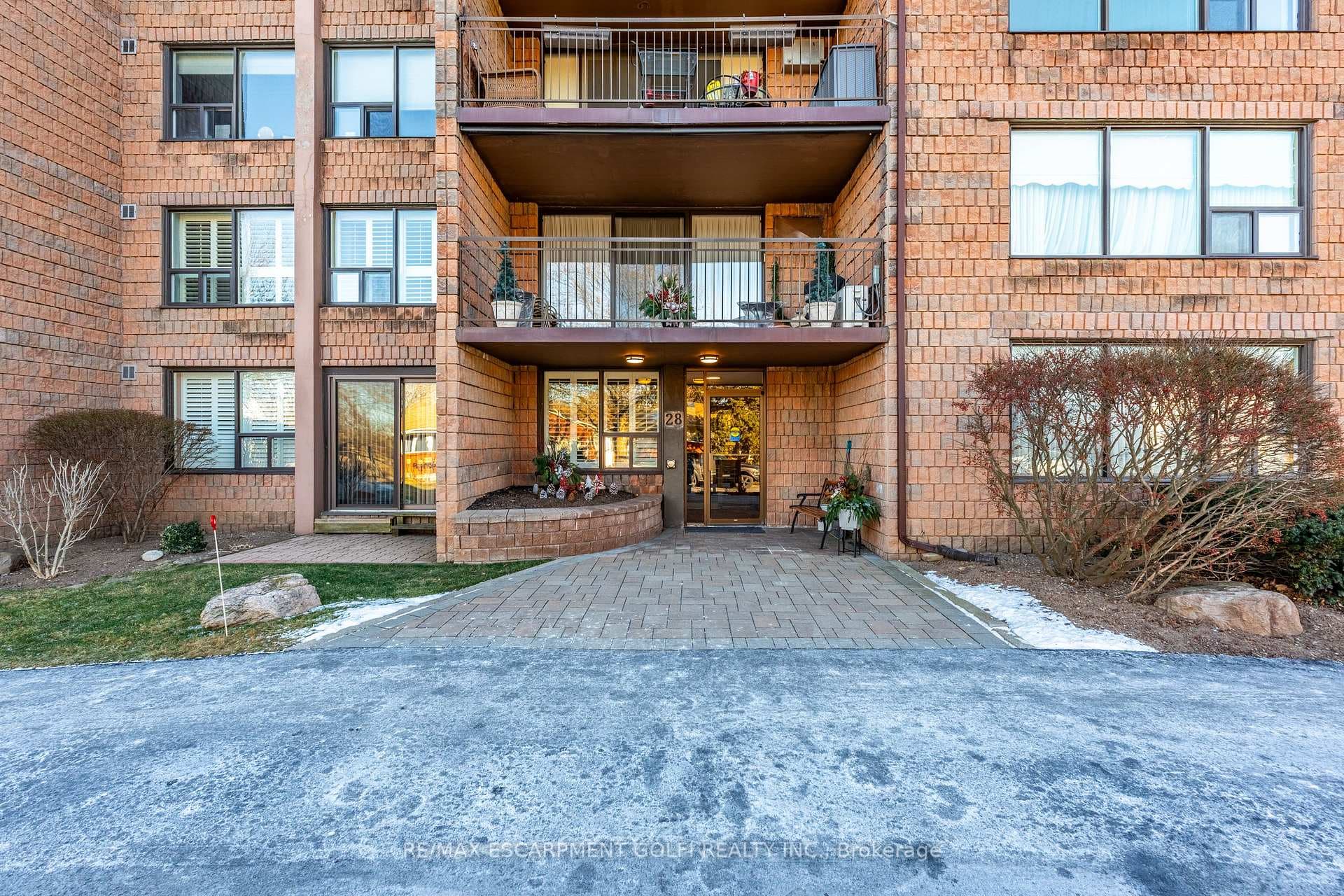 28 Robinson Street Unit 303 photo 4