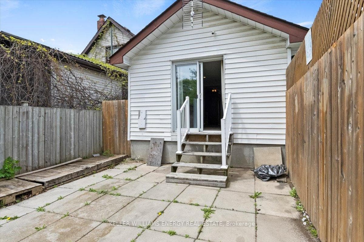 203 Quebec Street photo 27
