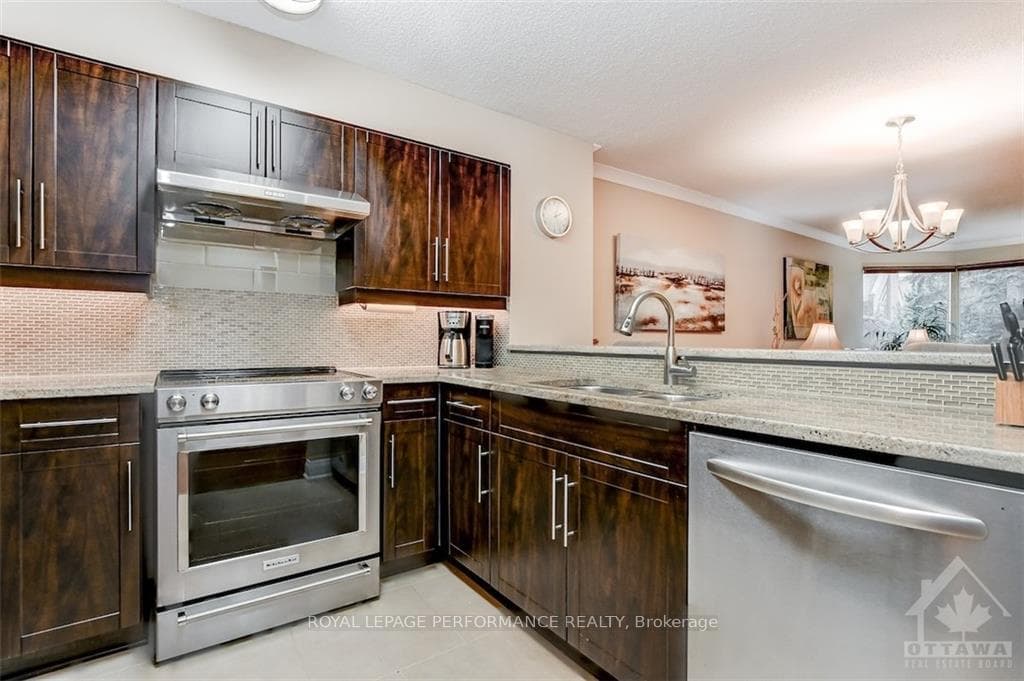 545 ST LAURENT Boulevard Unit 201 photo 2