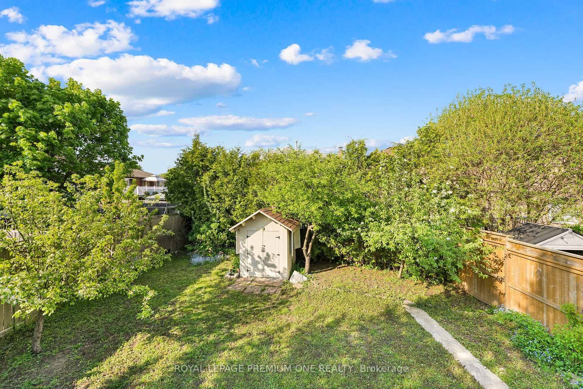 14 Harrison Crescent photo 36