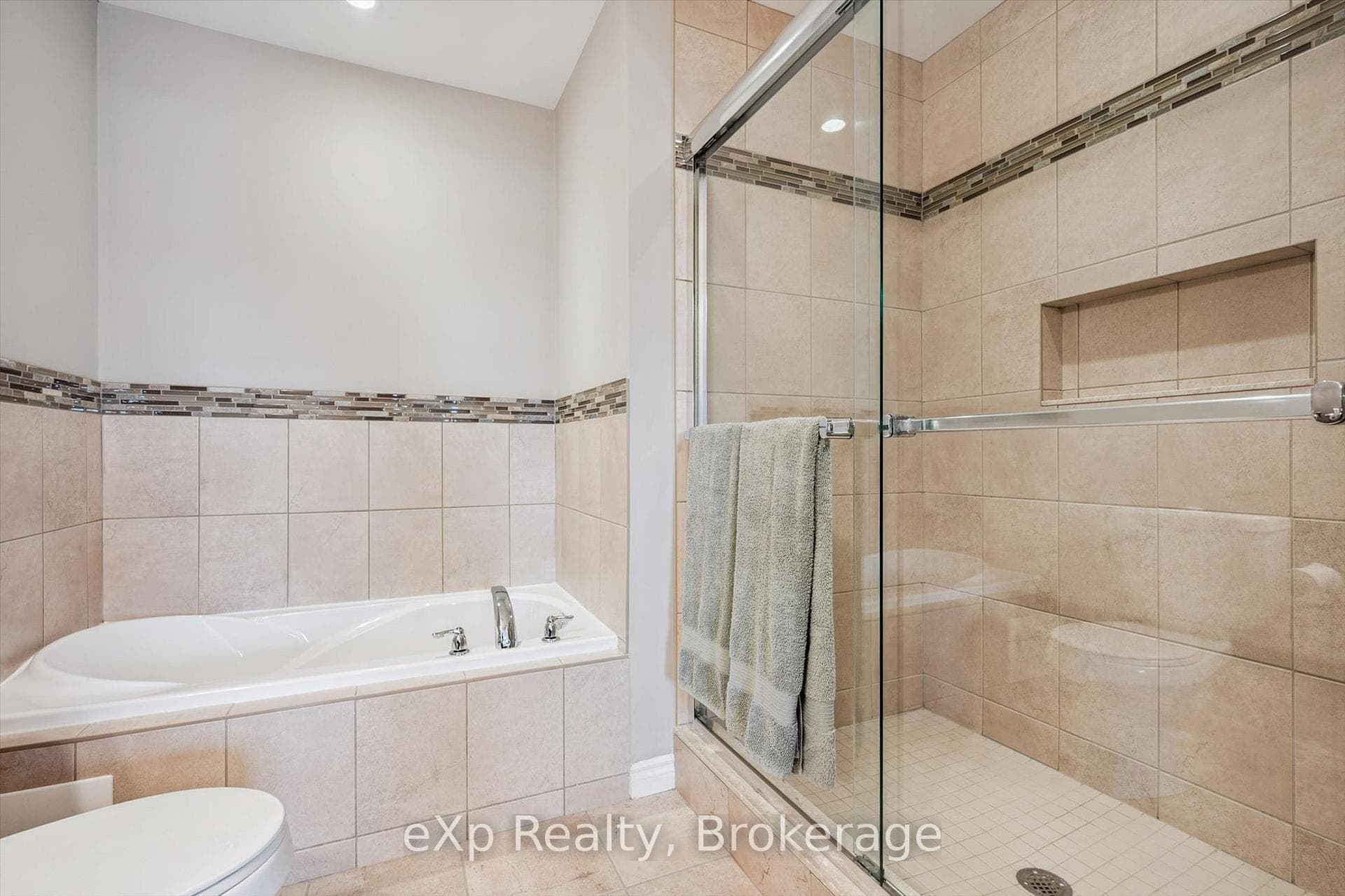 139 Couling Crescent photo 30