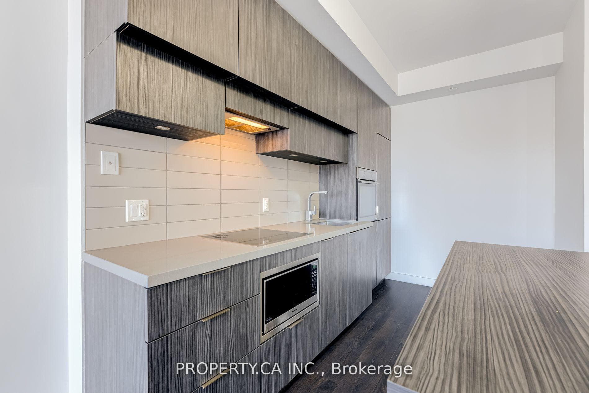 8 Eglinton Avenue Unit 606 photo 9