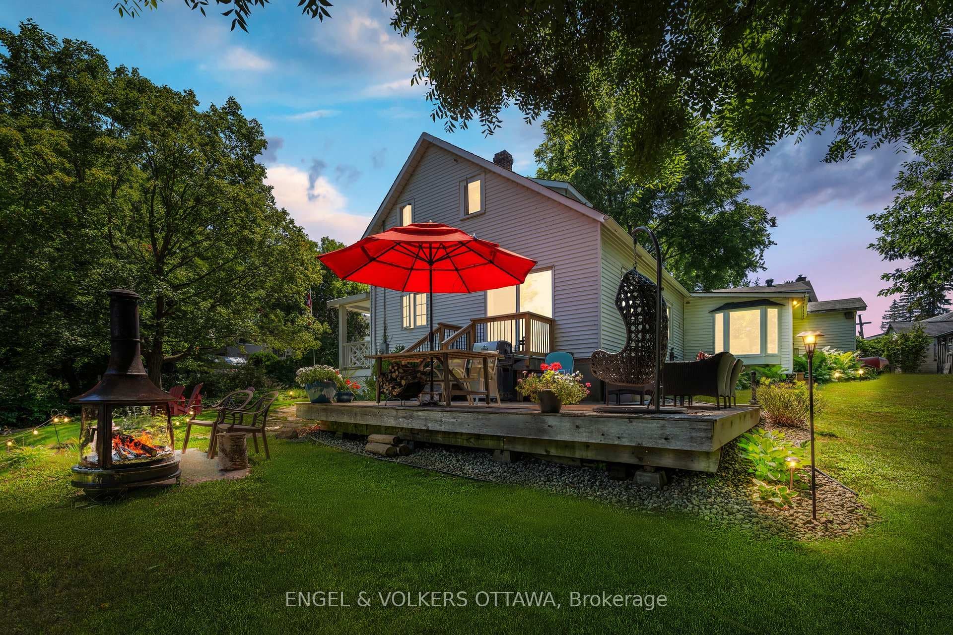 1119 Tighe Street photo 3