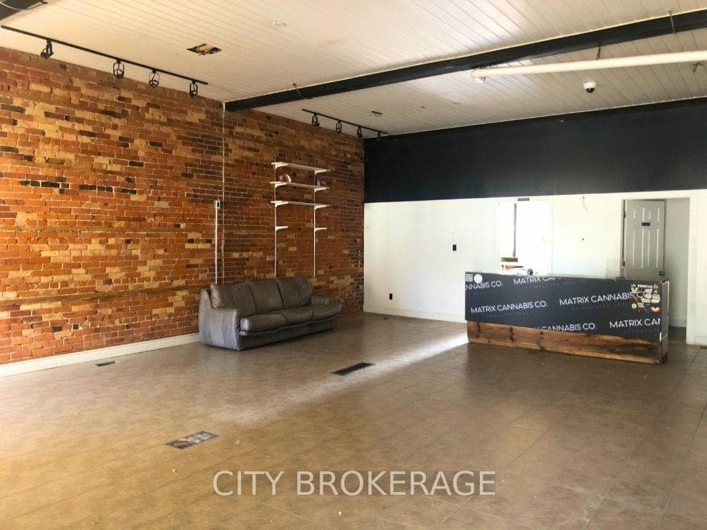 774 Barton Street photo 3