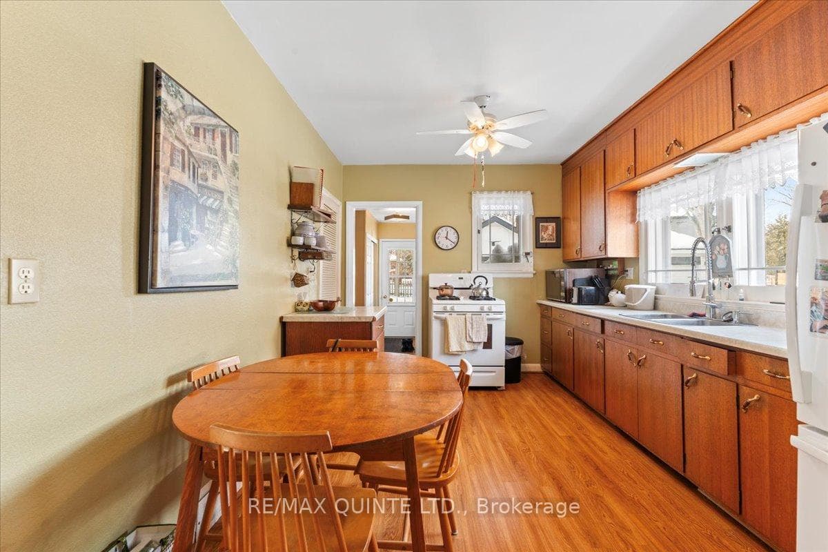 216 Foster Avenue photo 16