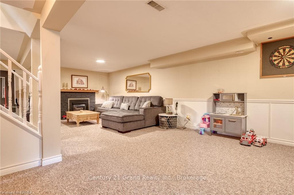 26 Simcoe Boulevard photo 30
