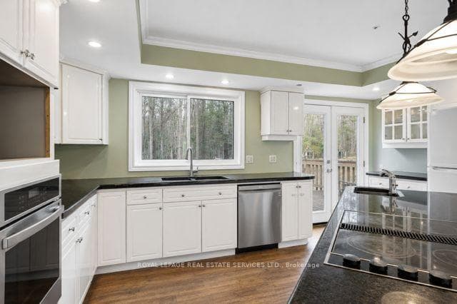 93 Ronald Avenue photo 10