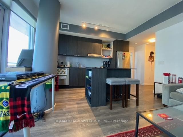 2520 Eglinton Avenue Unit 704 photo 8