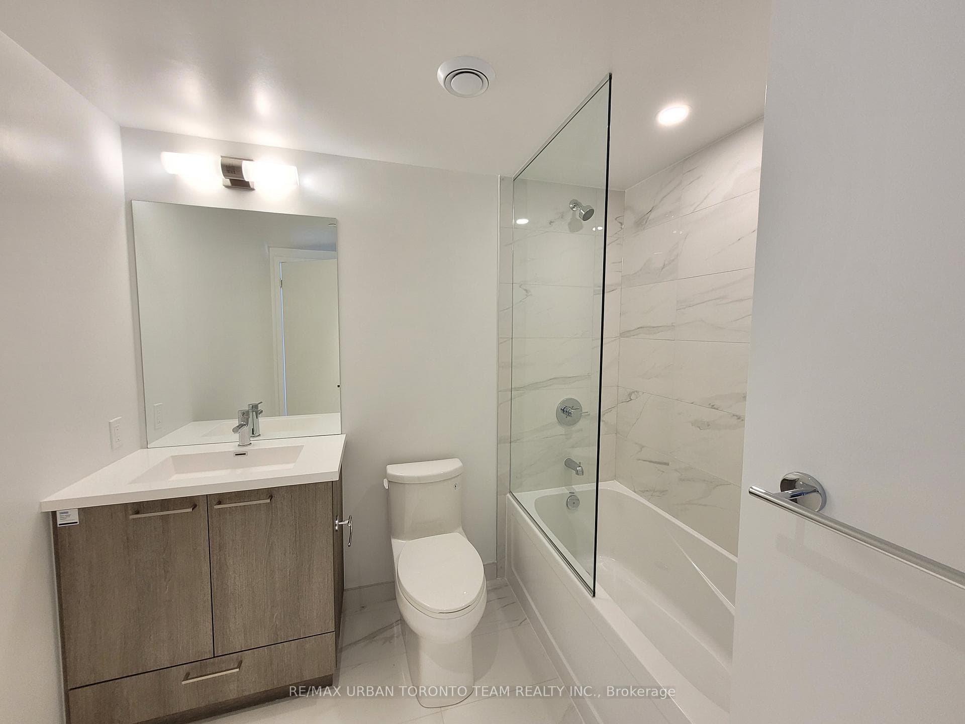 195 Commerce Street Unit 2905 photo 4