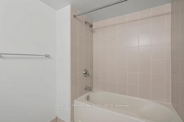 Main 4-piece Bathroom