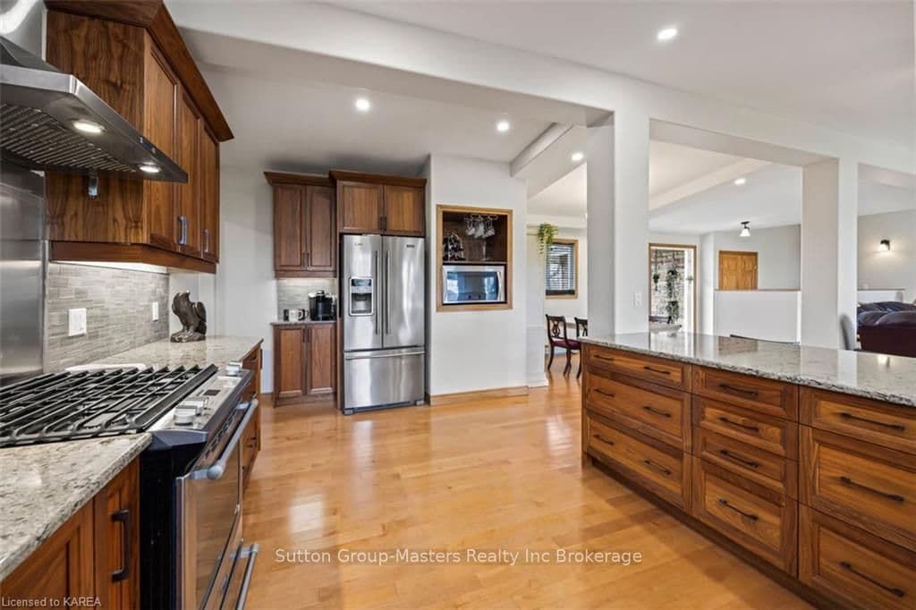 2353 MCIVOR Road photo 17