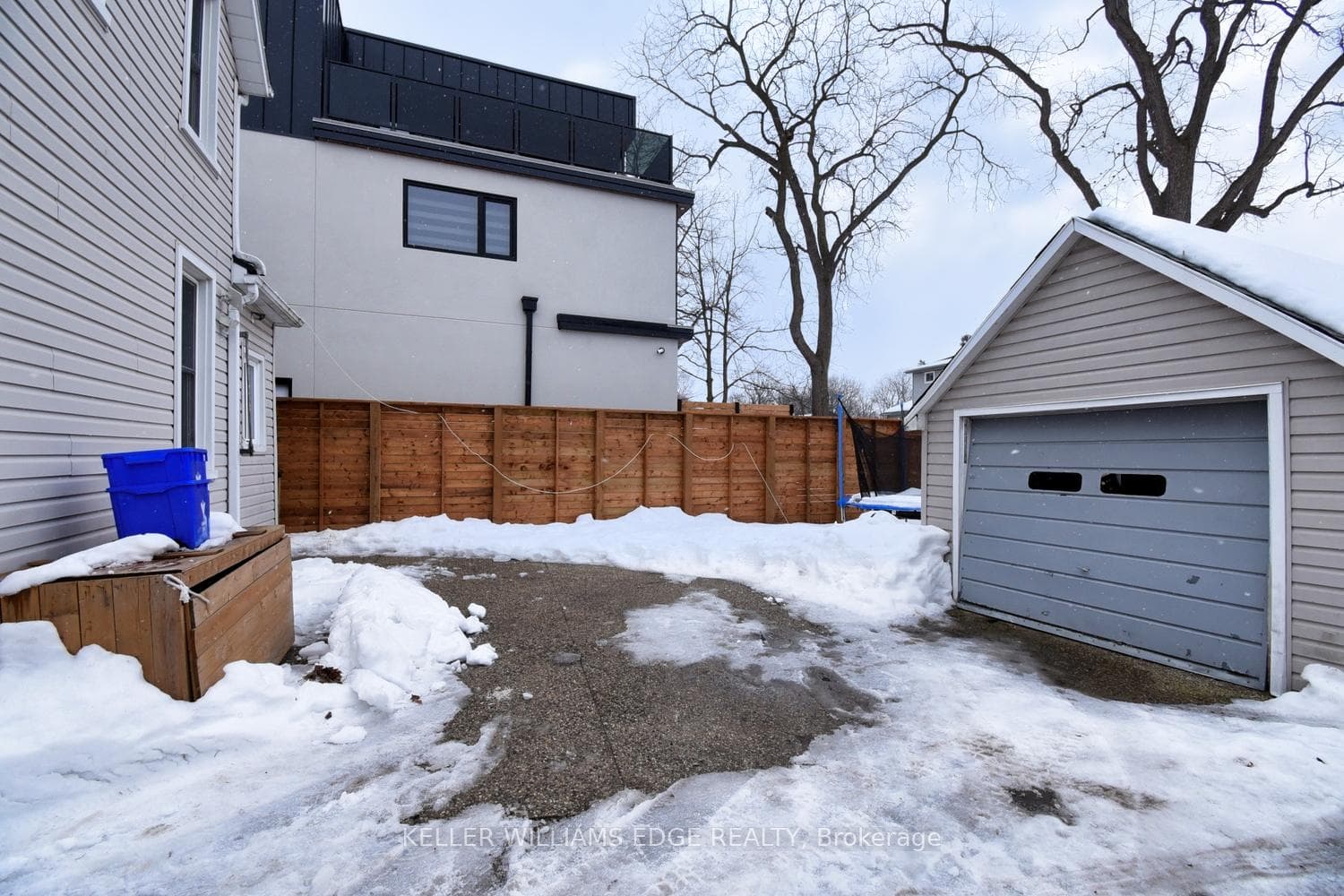 89 Oak Street photo 32