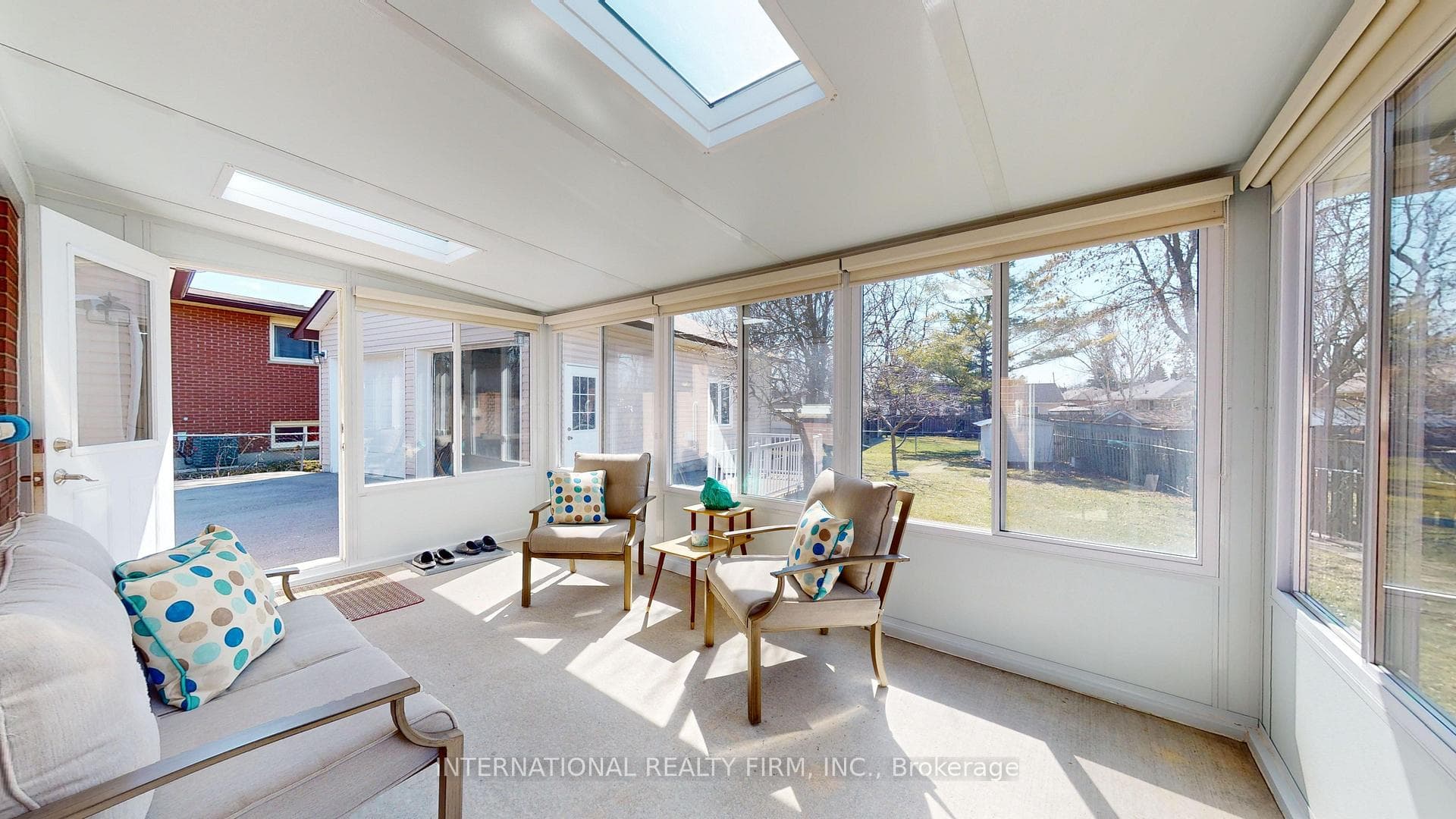 9 Vipond Road photo 18