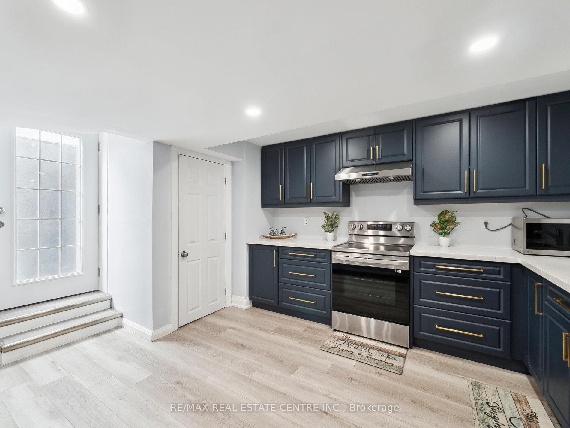 18 Bridgeport Drive photo 43