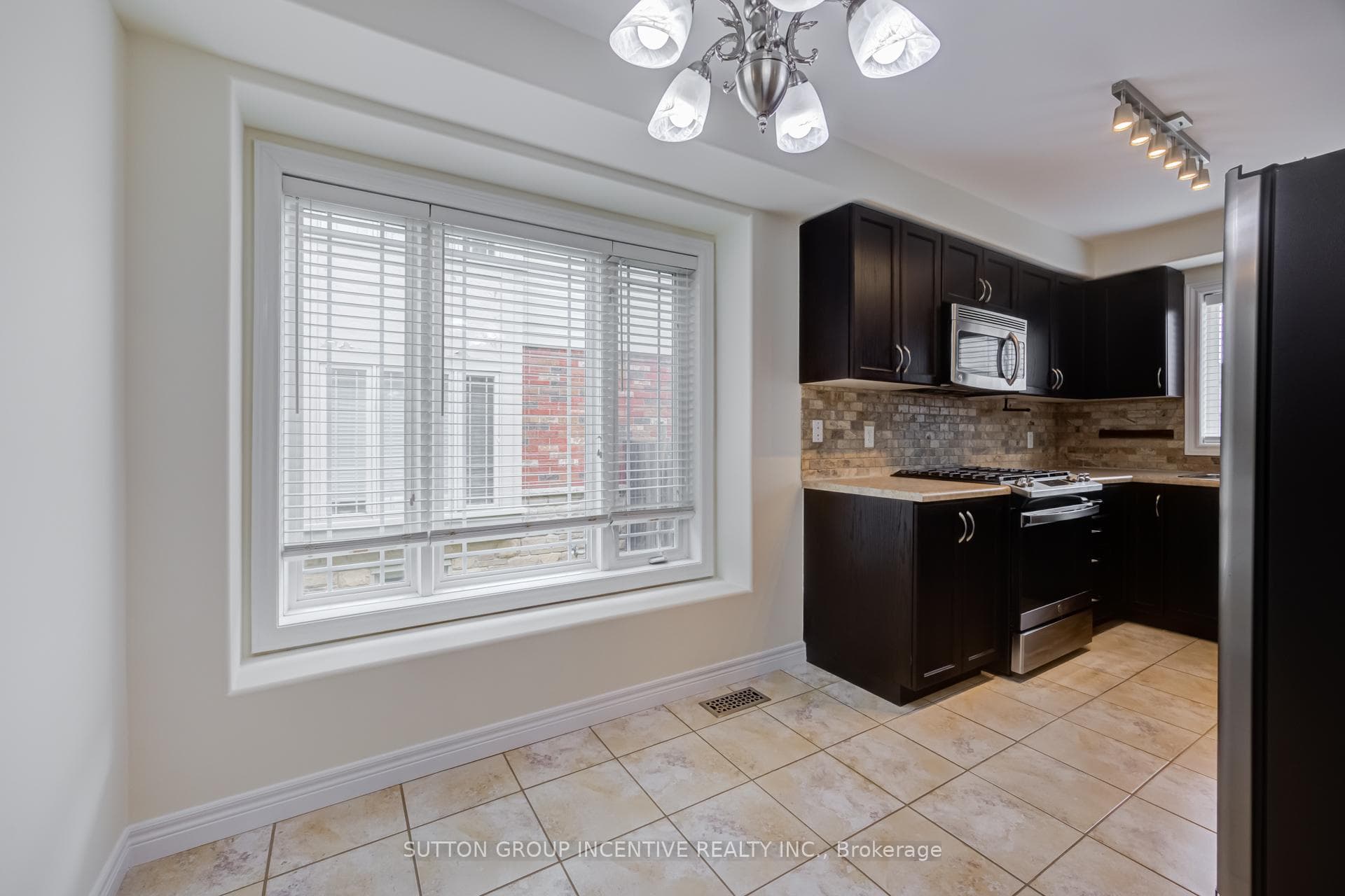46 Viking Drive photo 12