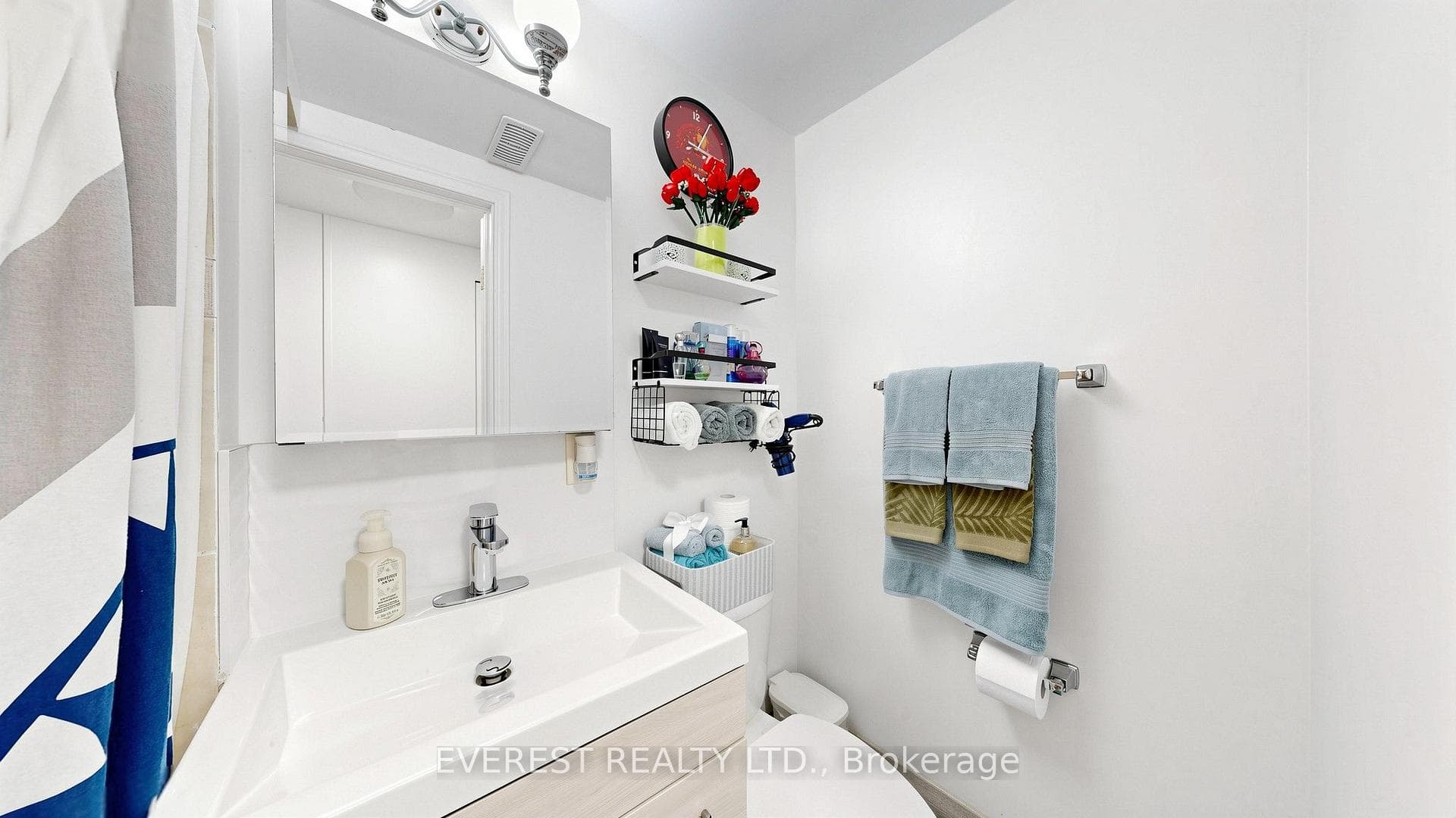 922A Danforth Road photo 37
