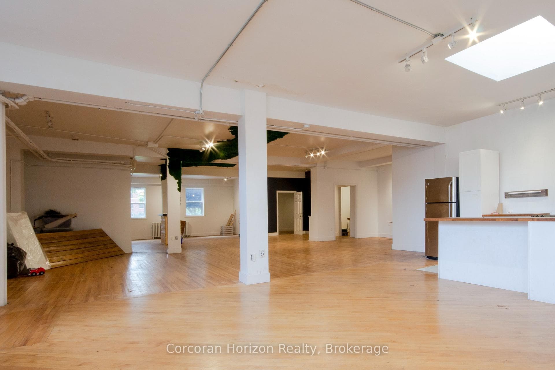 323 King Street photo 17