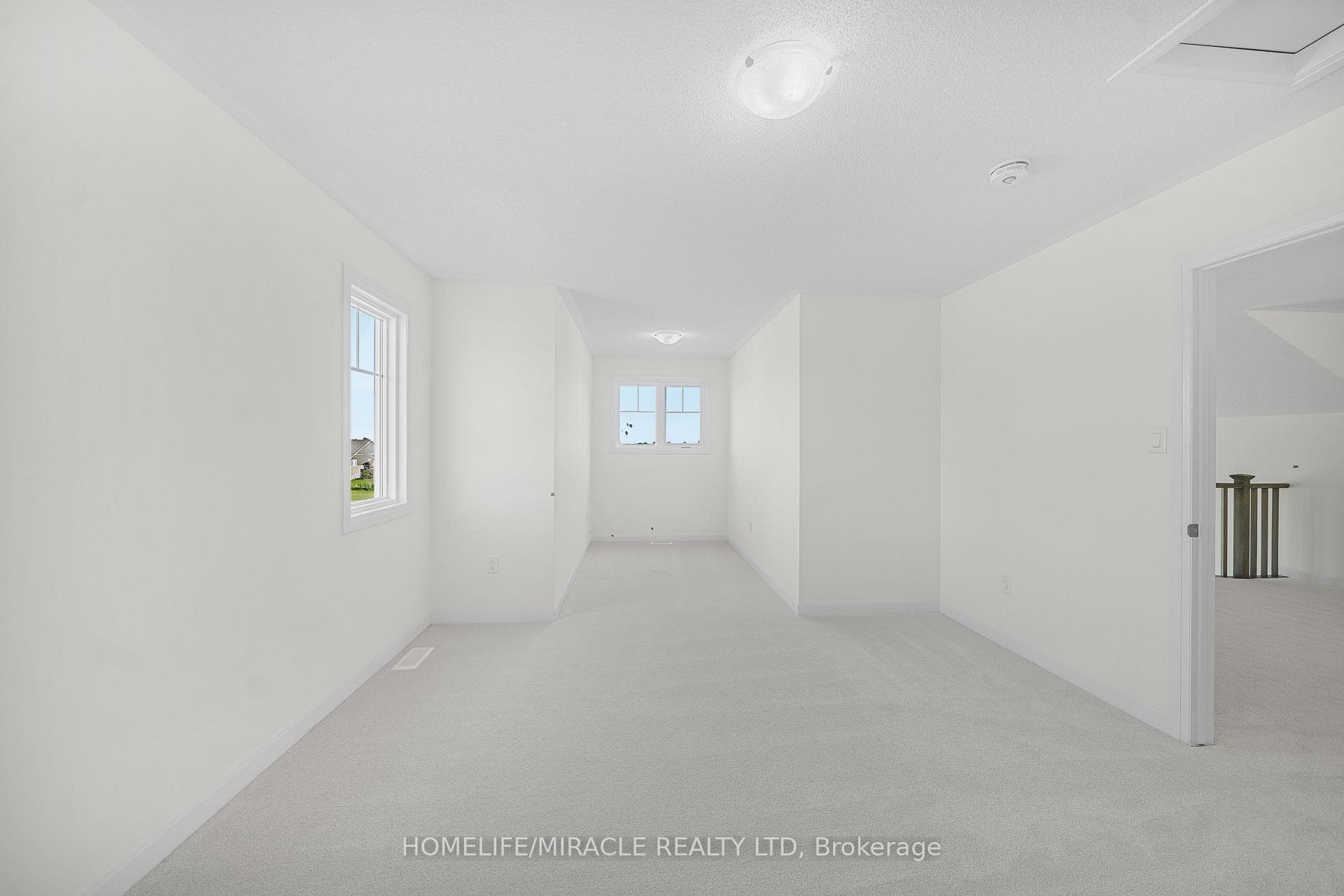 34 Royal Oak Crescent photo 43