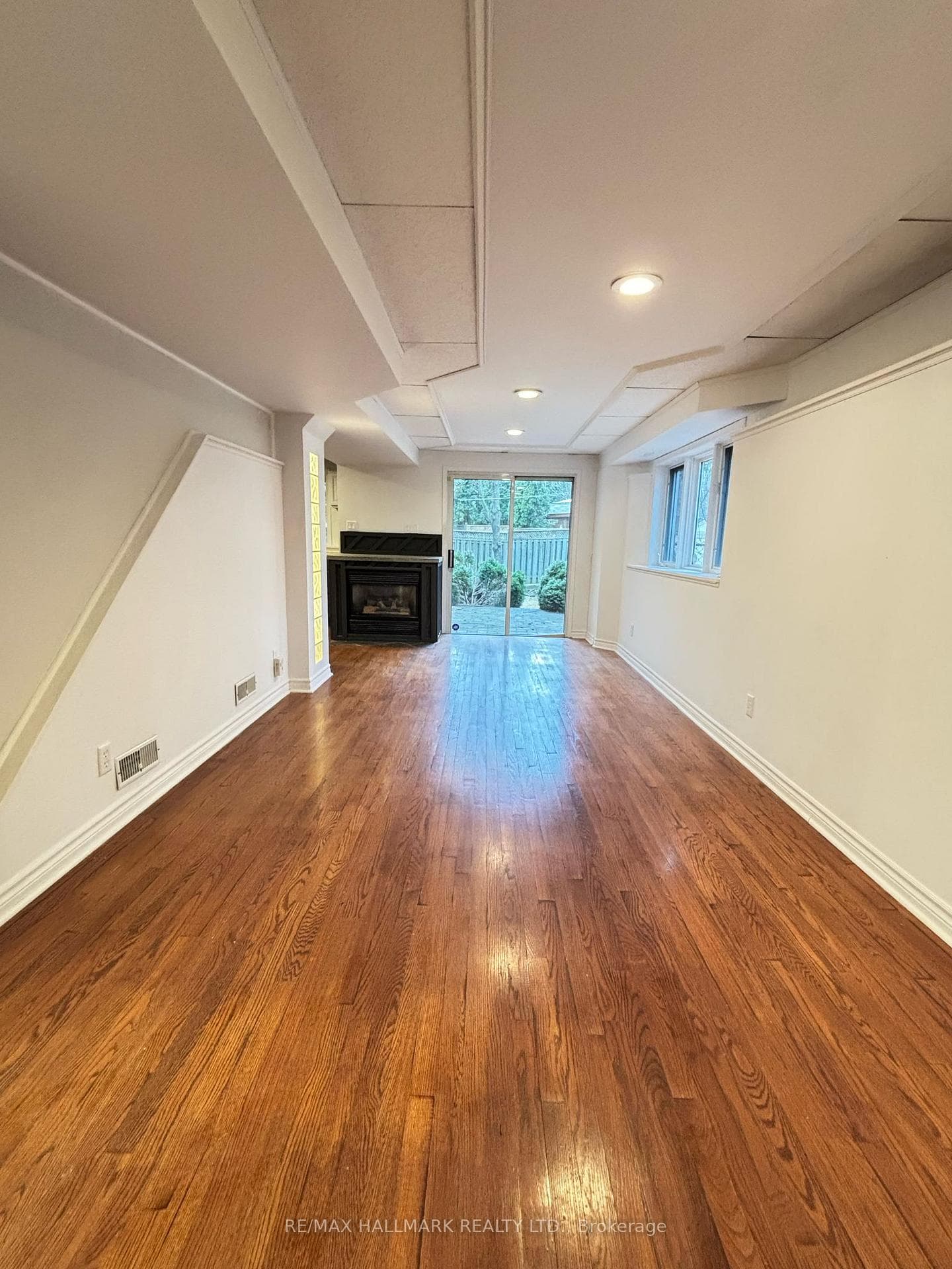 410 Clearmeadow Boulevard photo 5