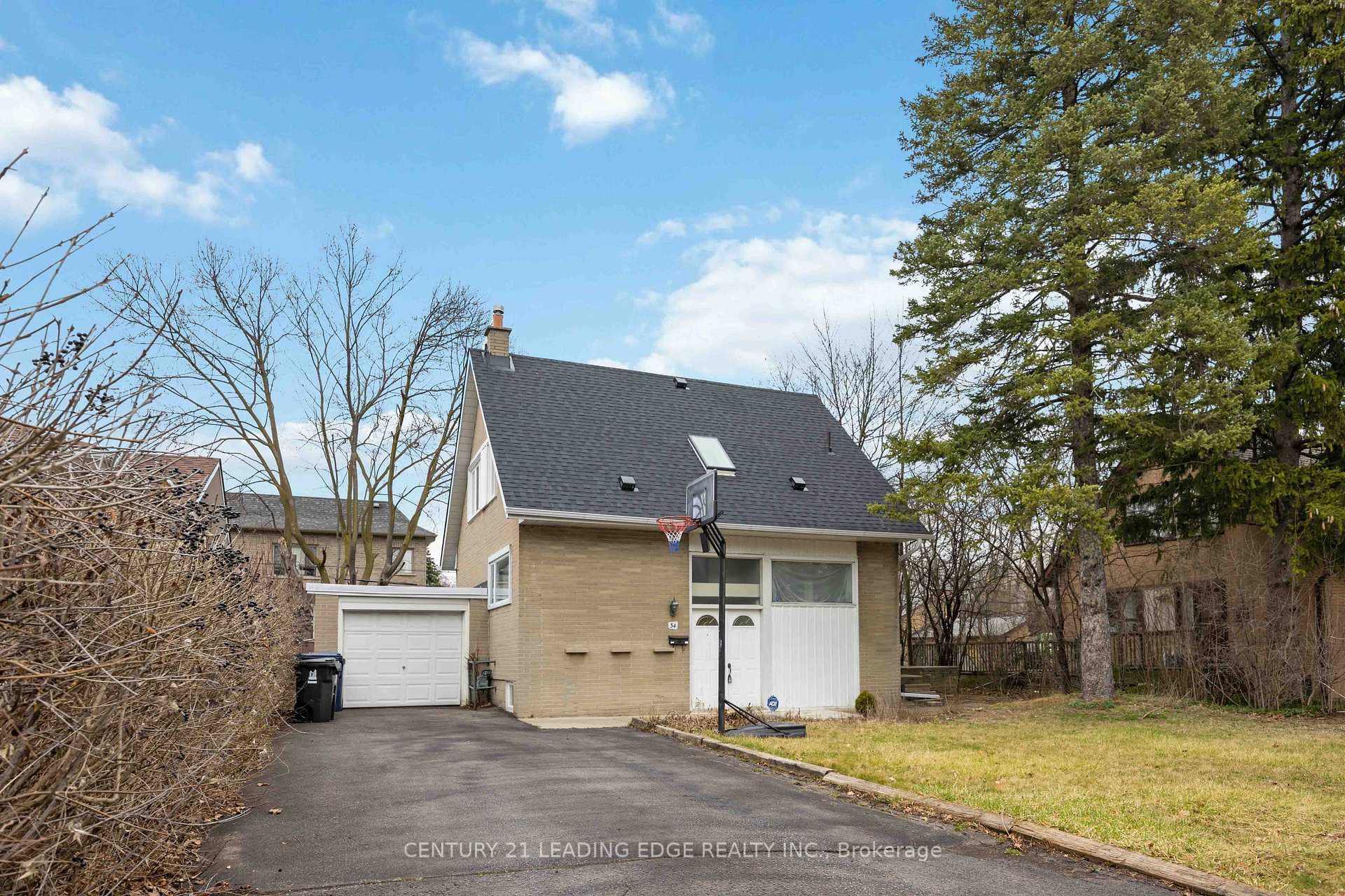 34 Tremont Crescent photo 3