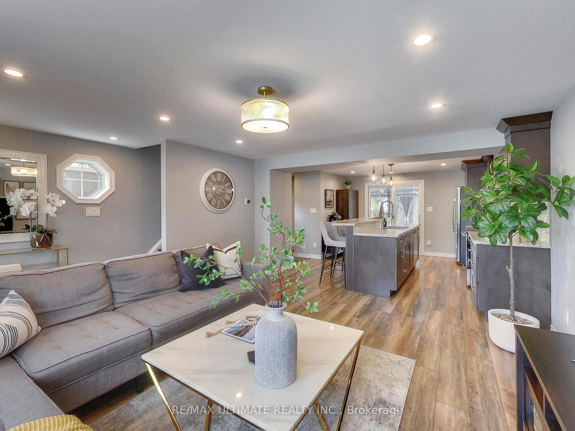 496 Elgin Street photo 10