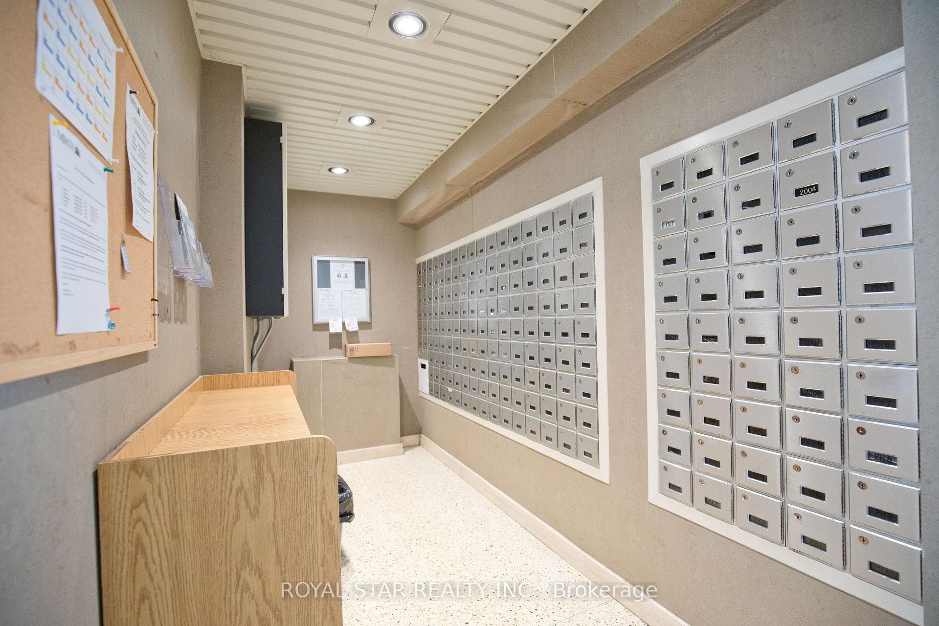 1535 Lakeshore Road Unit 1607 photo 32