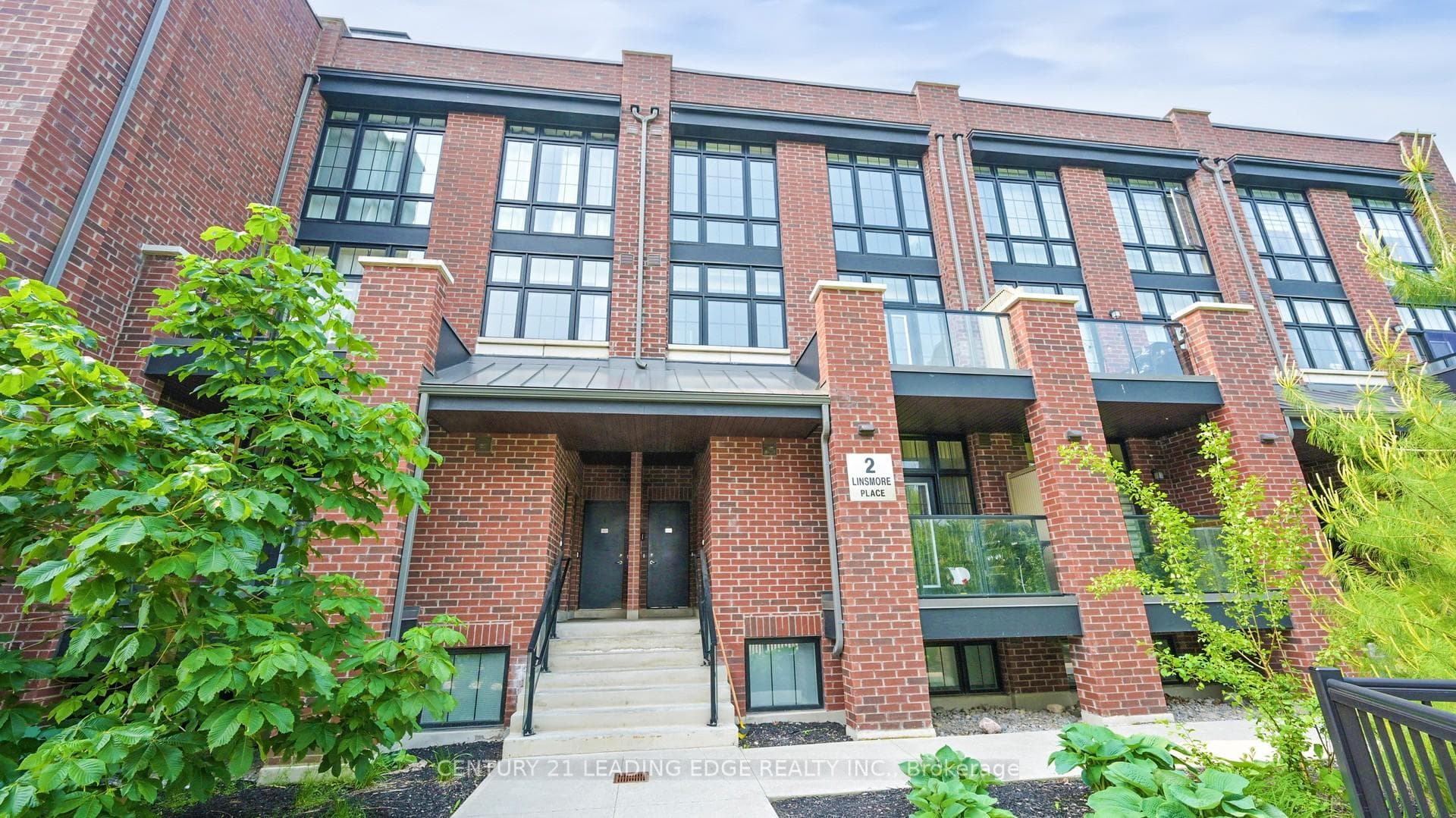 2 Linsmore Place Unit 304 photo 3