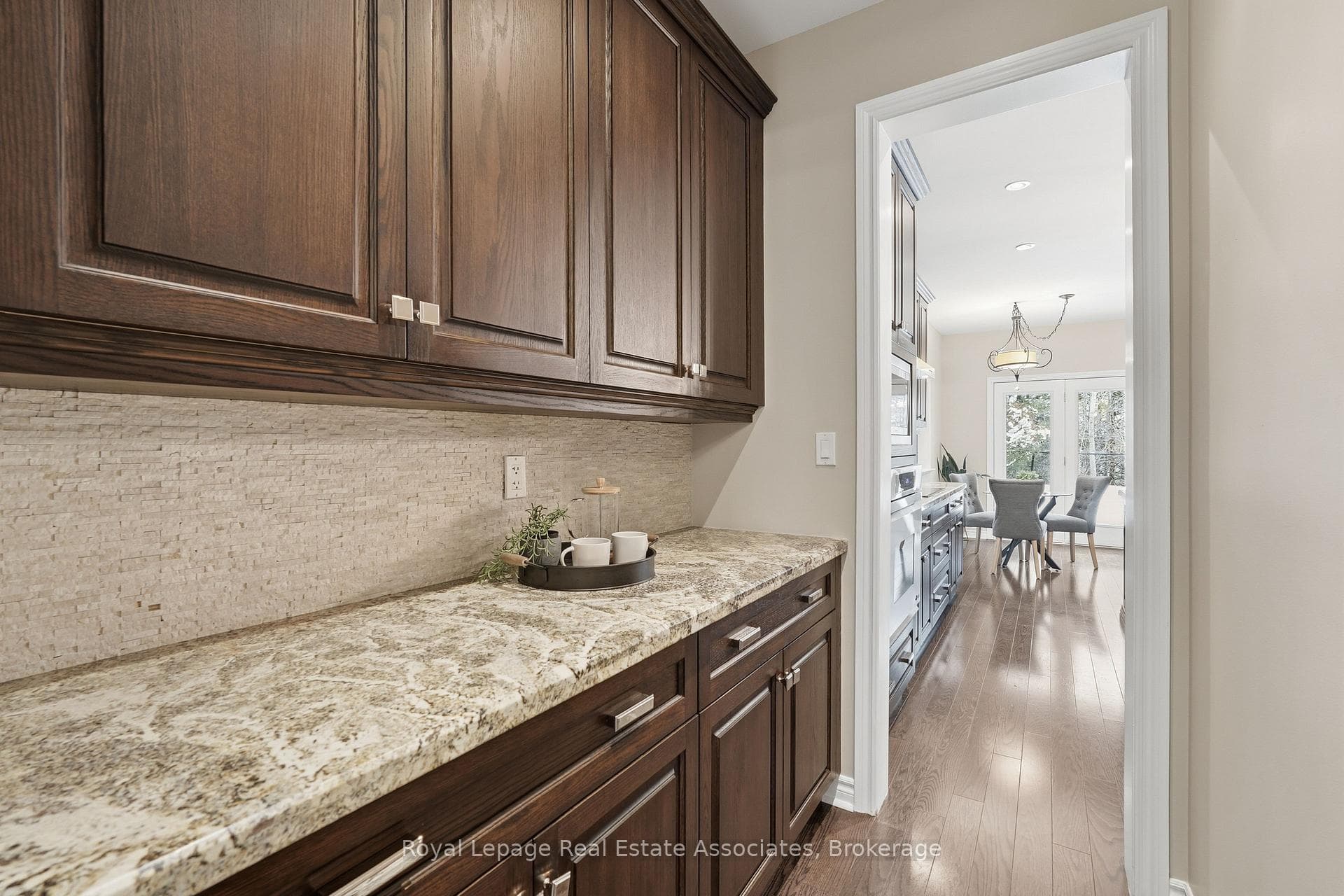 290 Eaton Street photo 12
