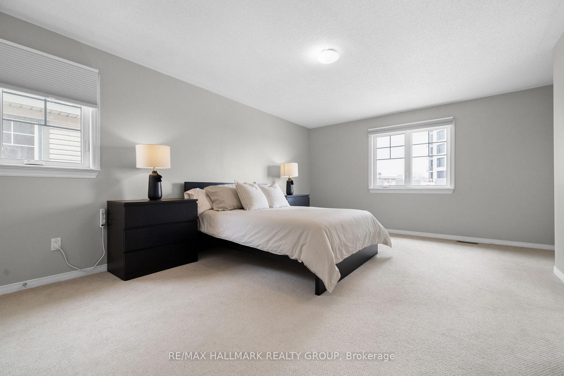 35 Thornbury Crescent photo 21