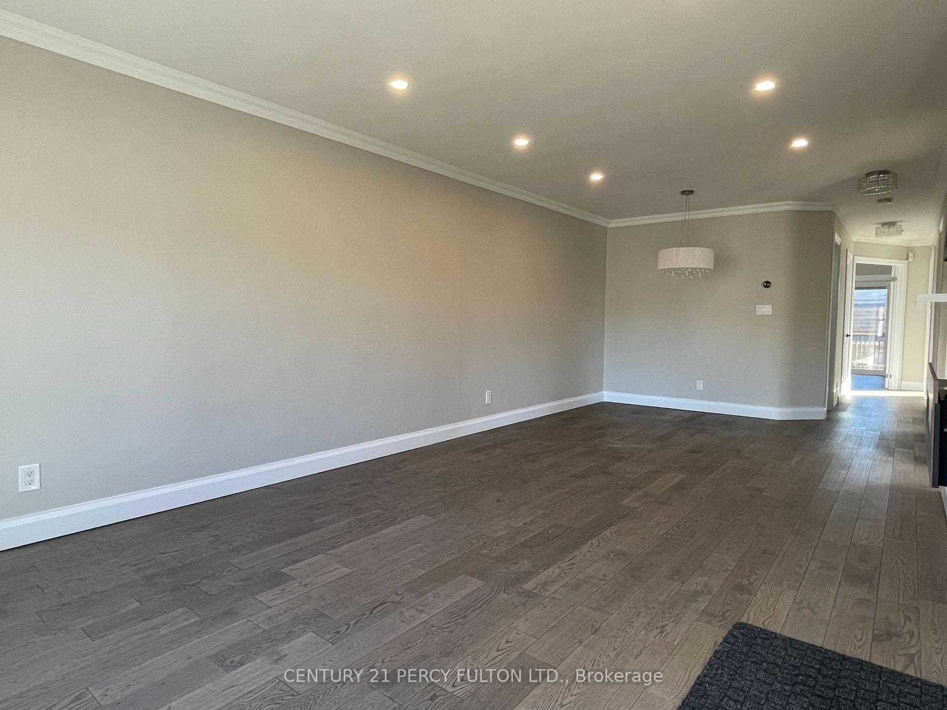 771 Krosno Boulevard Unit Upper photo 15