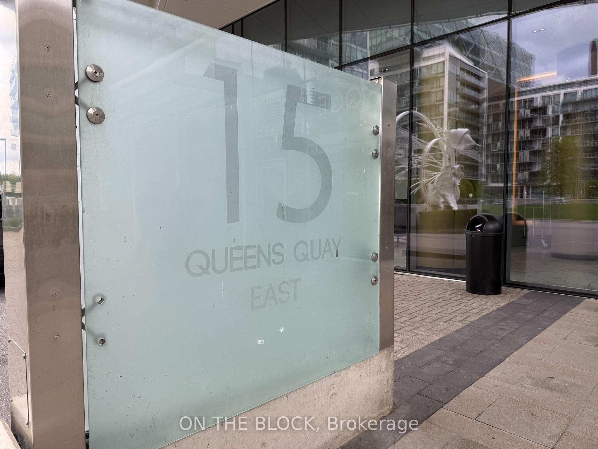 15 Queens Quay Unit 621 photo 2